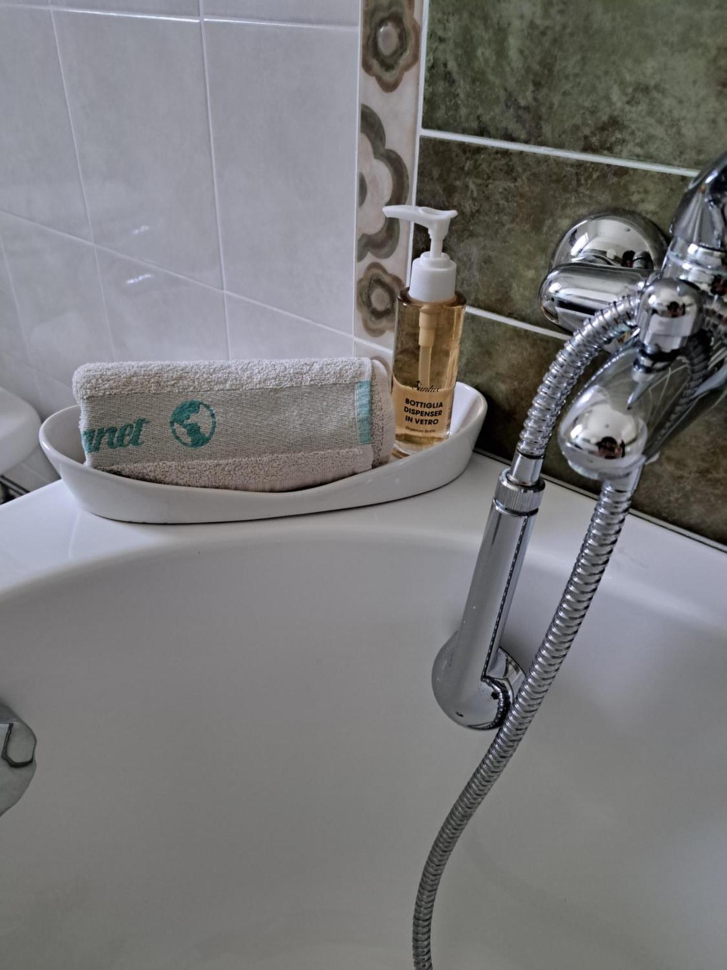La Casa Di Mezzo-Affitti Brevi-Zona Ospedali Villa Busso Bagian luar foto